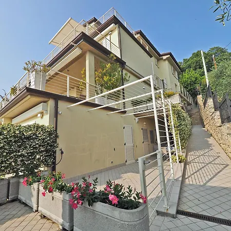 Tino Apartment *